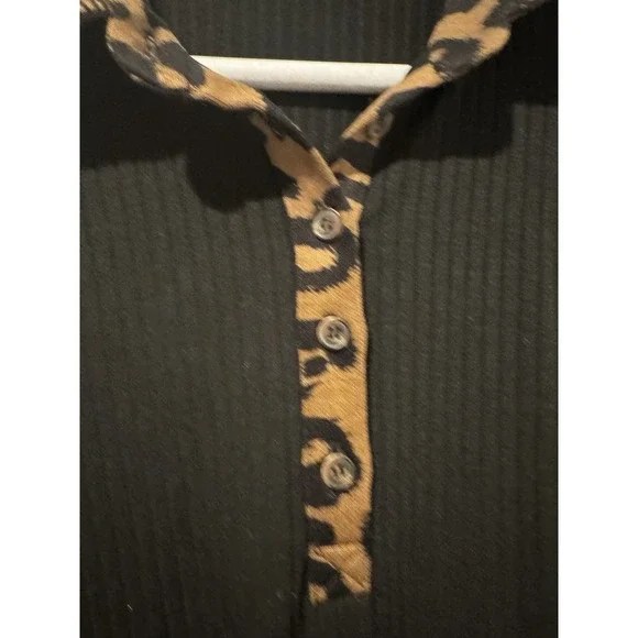 Alembika‎ Women's Black Button Down Leopard Shirt Long Sleeves Ribbed Sz 0